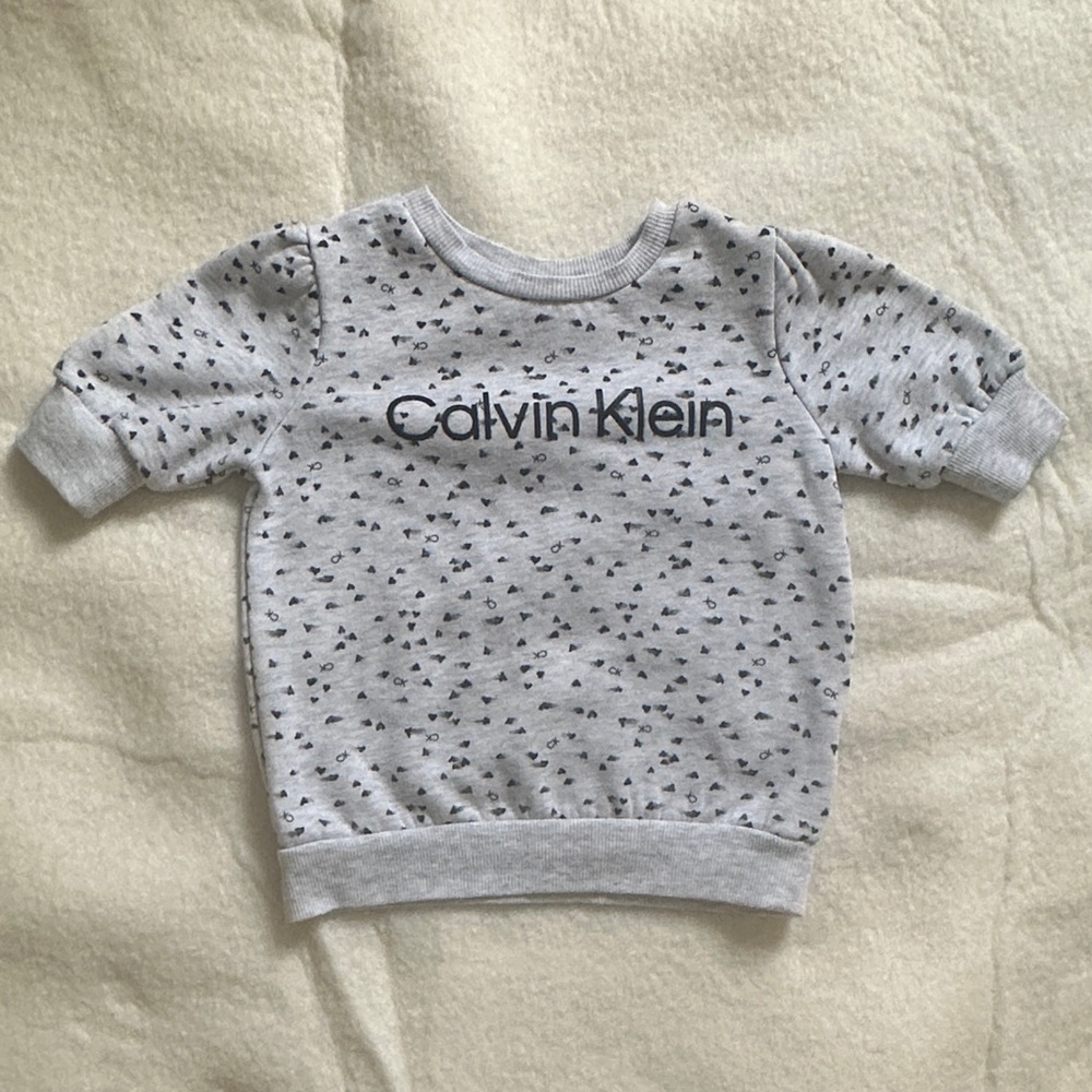 Calvin Klein Kids Light Gray Patterned Short Sleeved Sweatshirt, Size 5T